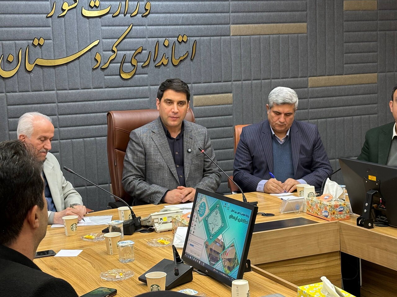 استاندار کردستان: کودکان کار باید در محیطی امن و حمایتی رشد کنند