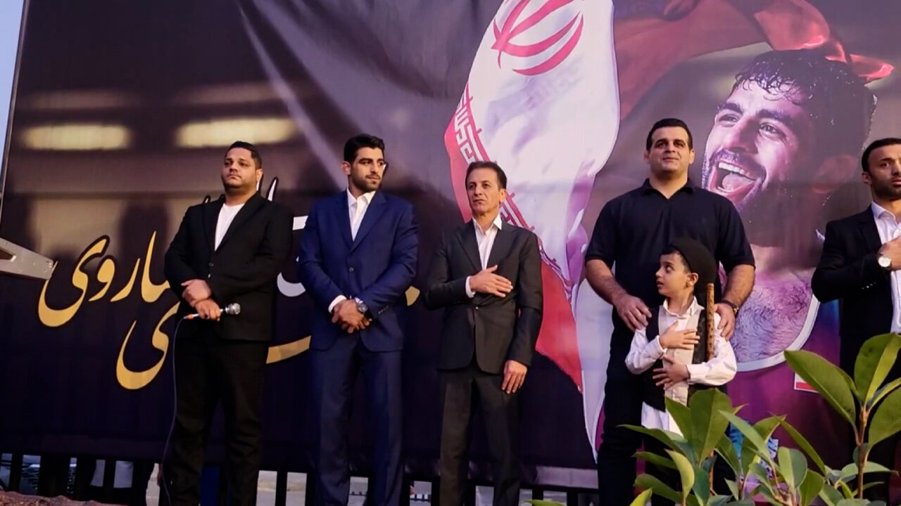 استقبال باشکوه مردم آمل از هادی ساروی قهرمان طلایی کشتی جهان