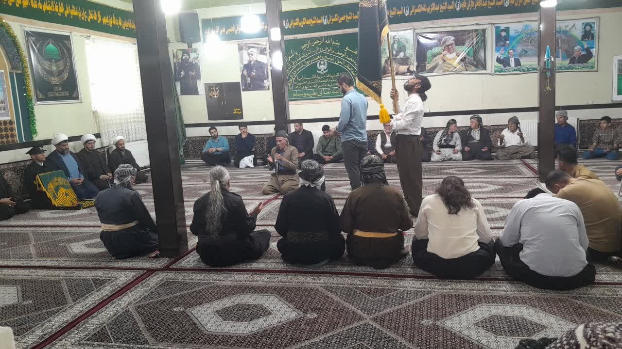 استقبال دروایش تکیه شیخ محمد کسنزانی مریوان از بیرق امامرضا(ع)
