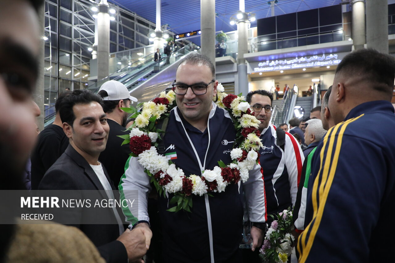 استقبال پرشور از تیم ملی وزنه‌برداری