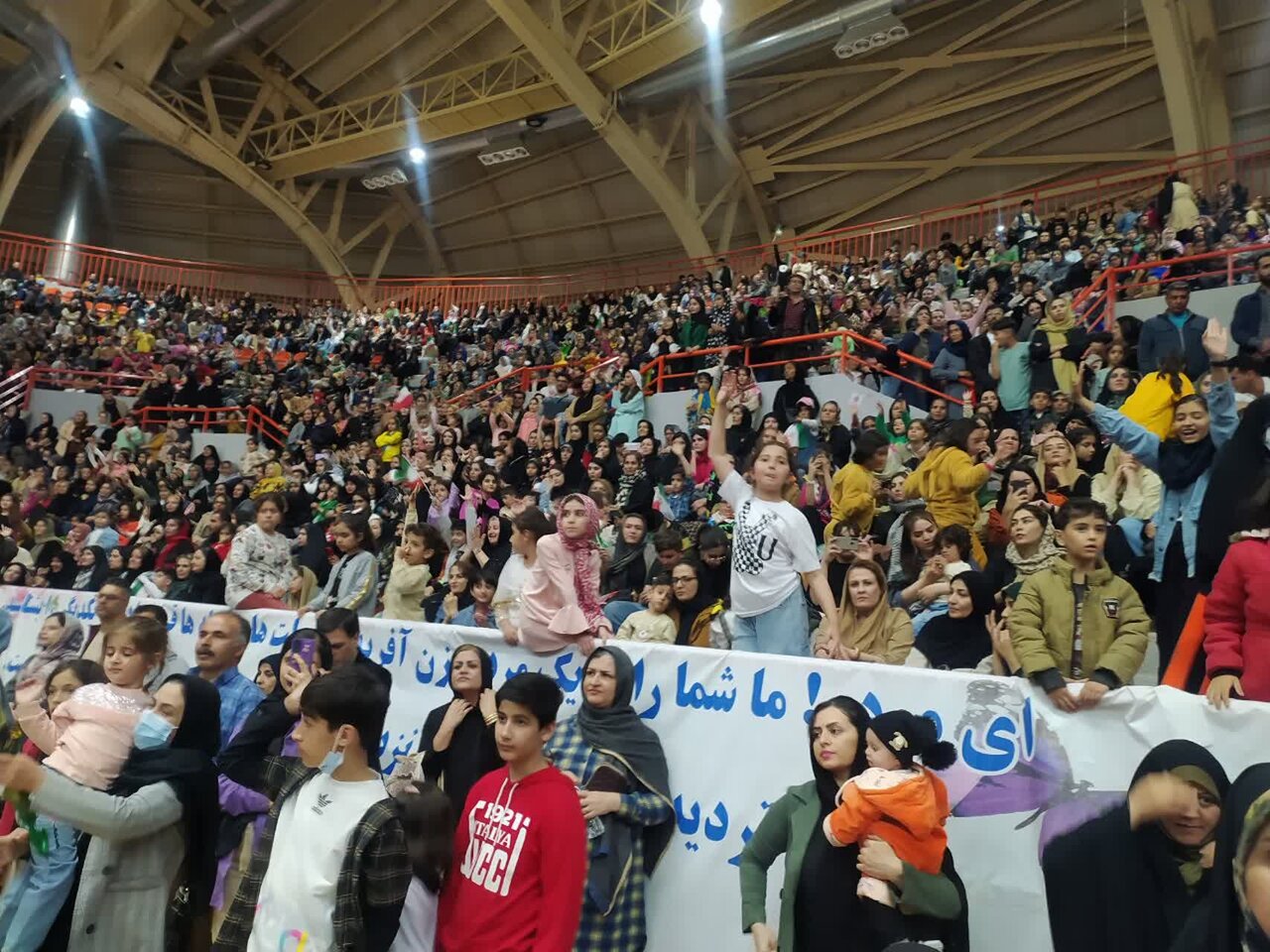 استقبال پرشور سنندجی ها از جشن بزرگ «مثل ستاره»