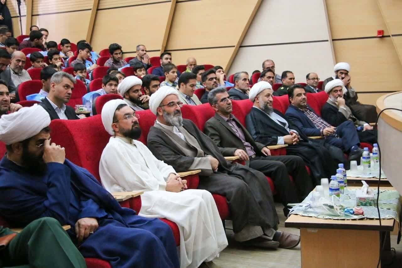 استقبال چشمگیر دانش‌آموزان از برنامه‌های نماز در مدارس استان سمنان