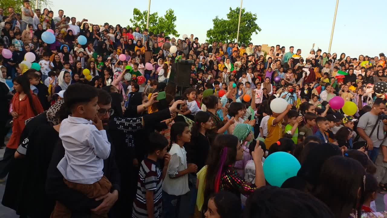 استقبال گسترده کودکان مریوانی از دومین جشنواره شادمانه
