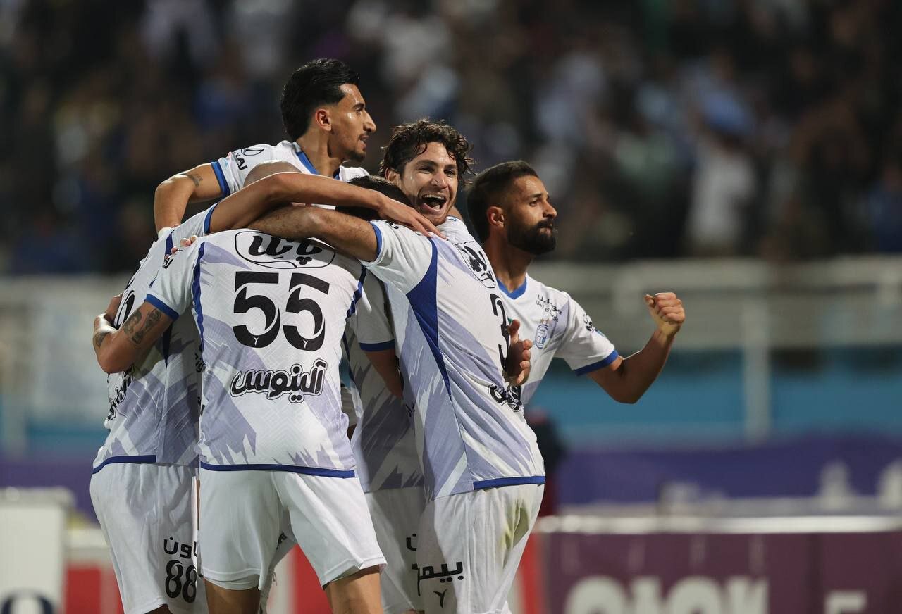 استقلال از روی شانه های برادرش بالا رفت/اختلاف با پرسپولیس حفظ شد