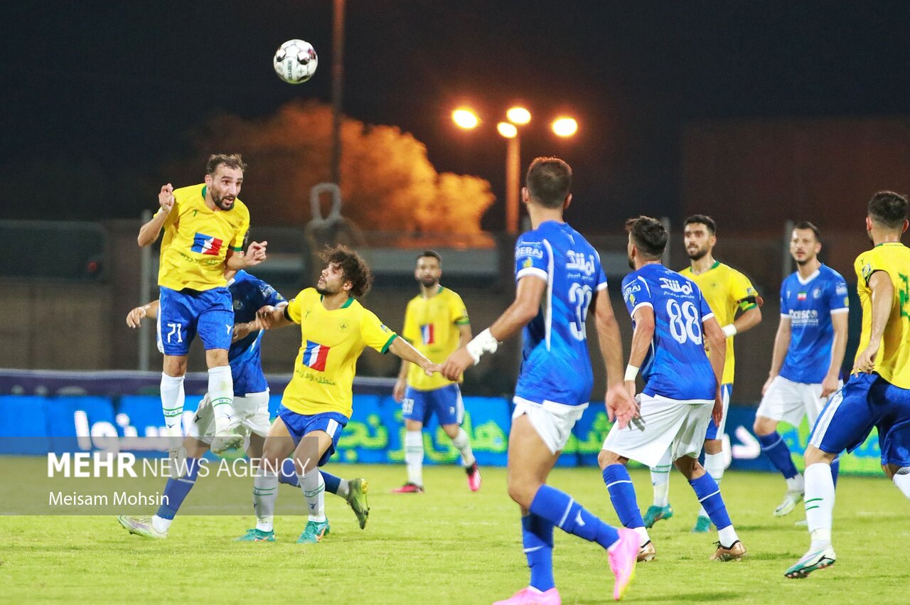 استقلال از ورود به بحران فرار کرد/ فوتبال با اعتراض زندگی میکند!