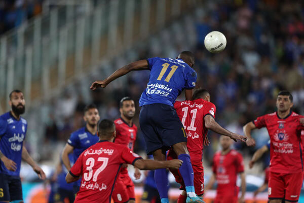 استقلال اسیر اشتباهات داوری نشود نساجی را شکست می‌دهد