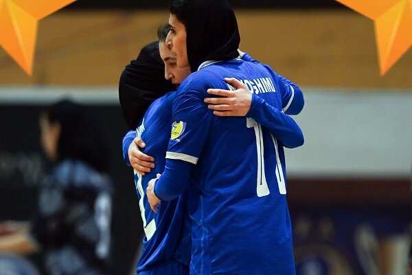 استقلال با پیروزی در کرمان صدرنشین ماند