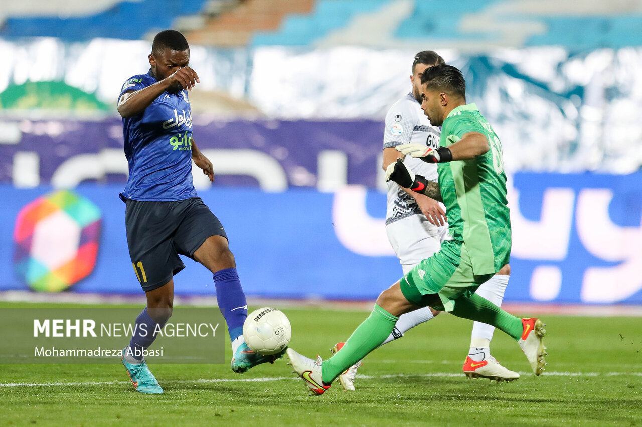 استقلال باید روی صنعت نفت تمرکز کند نه دربی