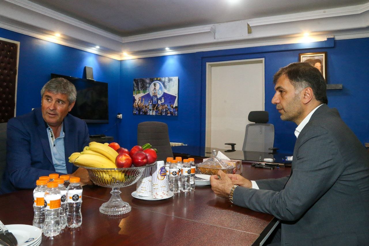 استقلال تیم خیلی بزرگی است/مفید نباشم چمدان برمی‌دارم ومی‌روم