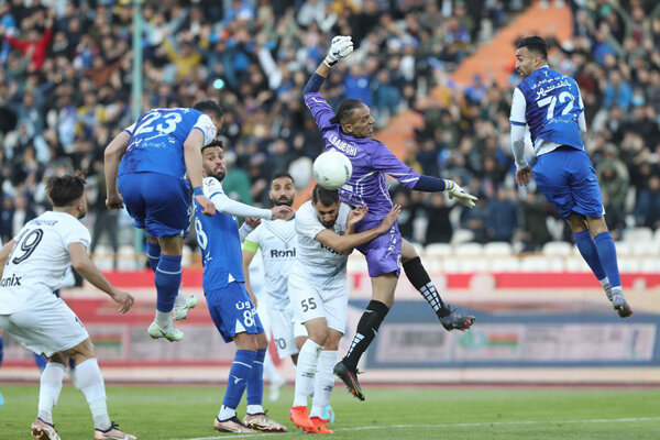 استقلال در فکر جهش به صدر جدول/ شکار «قو» در ورزشگاه خالی آزادی!