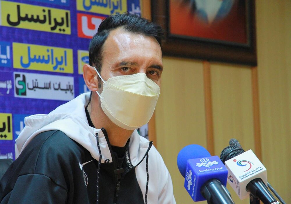 استقلال می‌تواند قهرمان شود/ مربی ایرانی برای تیم ملی بهتراست