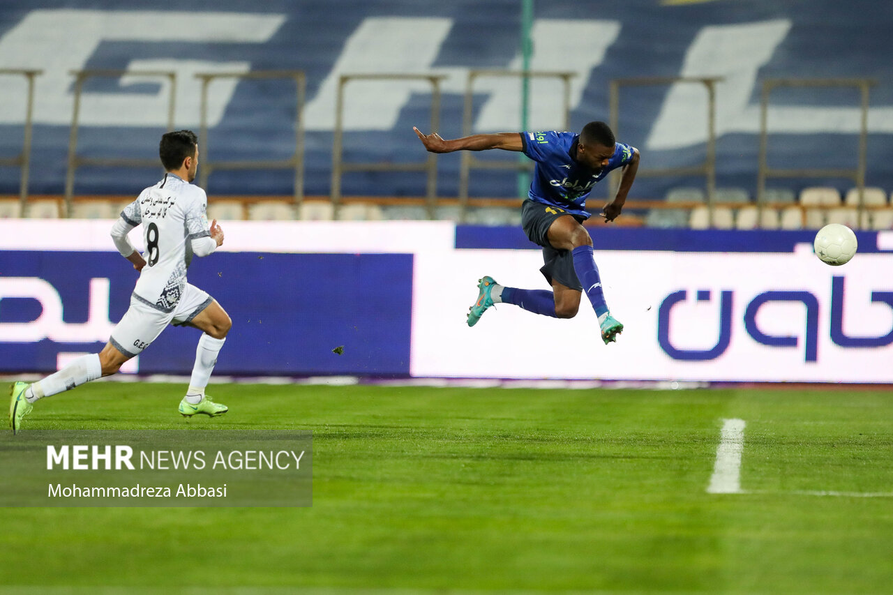 استقلال نباید محتاط بازی کند/ صنعت نفت به دنبال یک شگفتی دیگر است