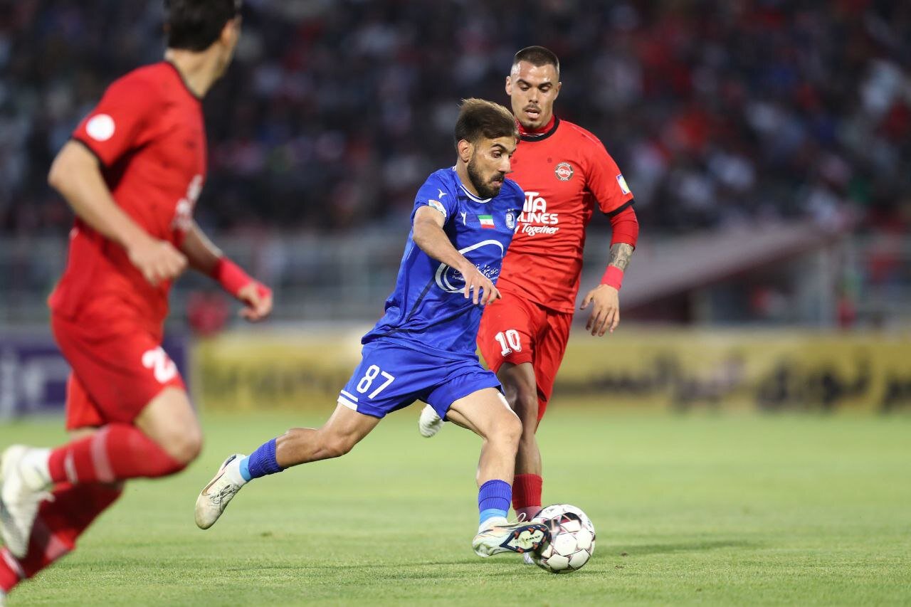 استقلال نیمه اول بازی برده را به تراکتور باخت؛آبیپوشان هم مثل تیم ملی