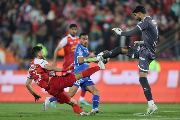 استقلال و پرسپولیس «تماشاگران» را بازنده کردند/ دو تیم ضعیف بودند