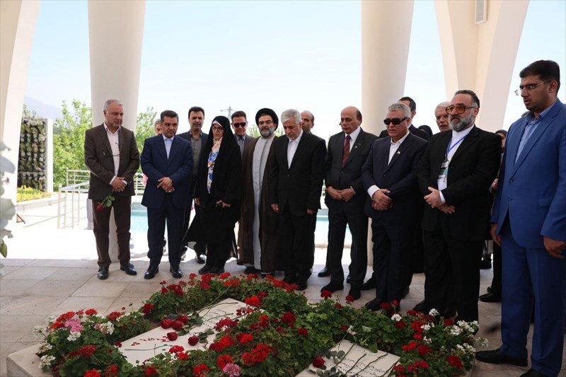 اسنوکربازان برتر آسیا در مزار شهدای گمنام