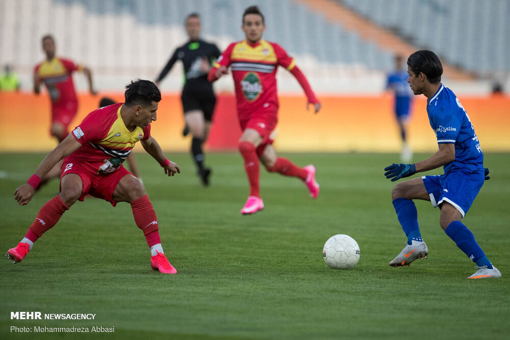 اسکوچیچ شاهد فینال جام حذفی / فروش پرچم هواداری روبهروی ورزشگاه