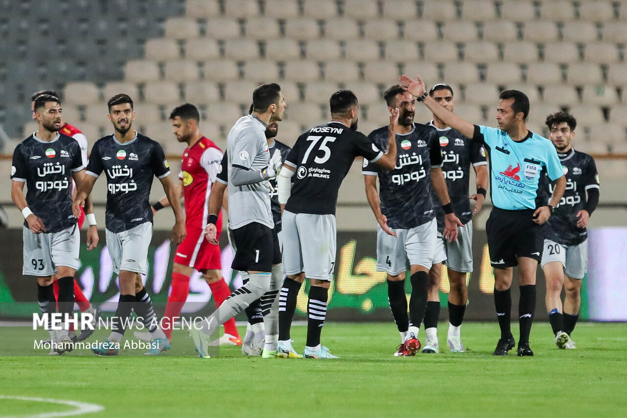 اشتباهات داوری زیادی علیه تراکتور انجام می شود