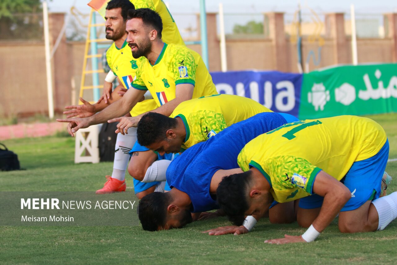 اشک و لبخند بازیکنان نفت آبادان