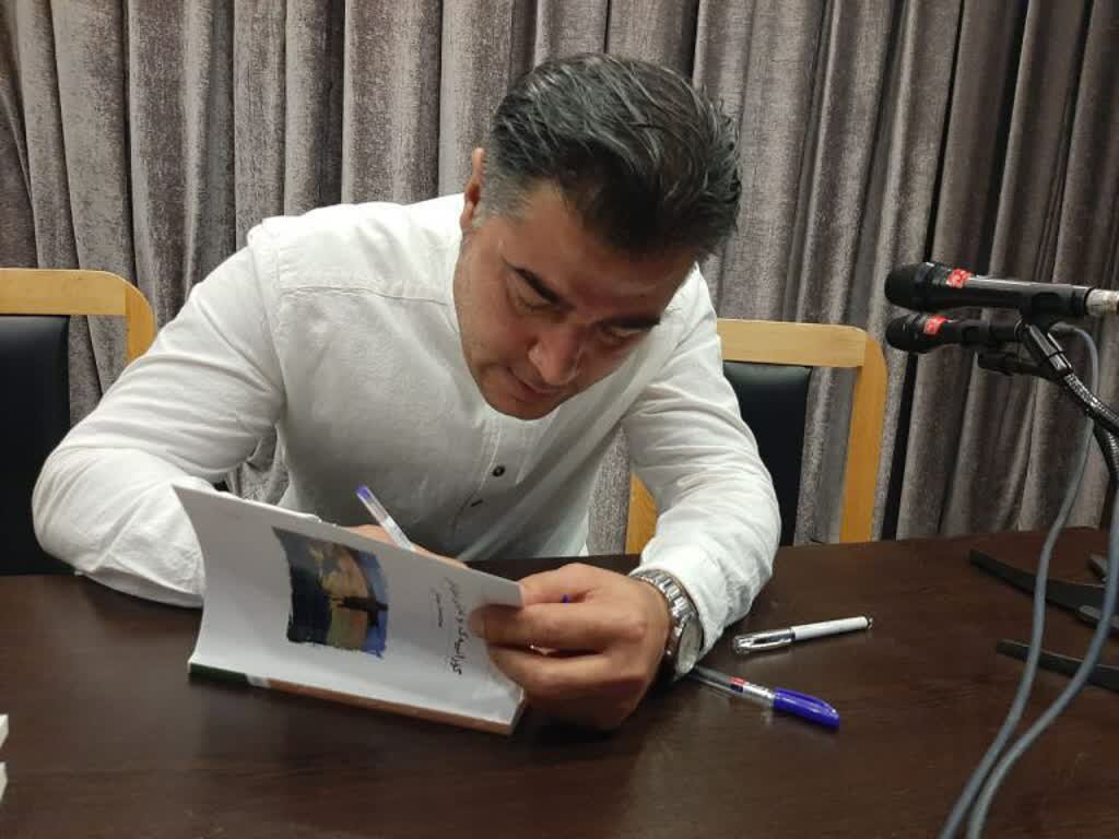 اشکال مدرن و الکترونیکی کتاب حال و هوای چاپ کاغذی را ندارد