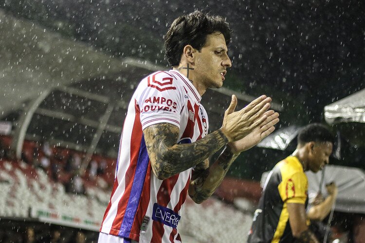 اشک‌های هافبک مدنظر استقلال و خداحافظی از باشگاه برزیلی