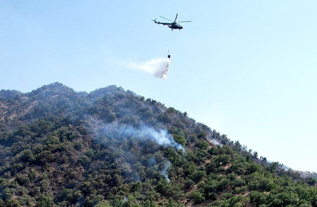 اطفای حریق جنگلهای اطراف باشماق هوایی انجام میشود