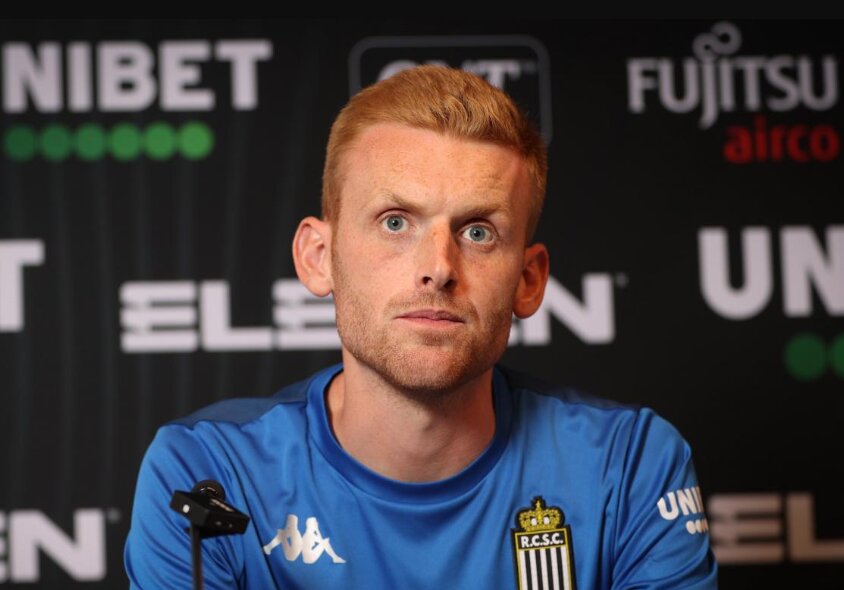 اظهارات سرمربی تیم فوتبال شارلوا درباره جذب بازیکن استقلال