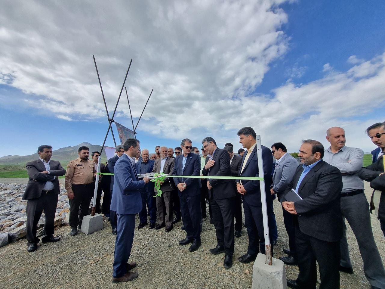 افتتاح بند خاکی شهید مدافع حرم منوچهر سعیدی در روستای قاملو