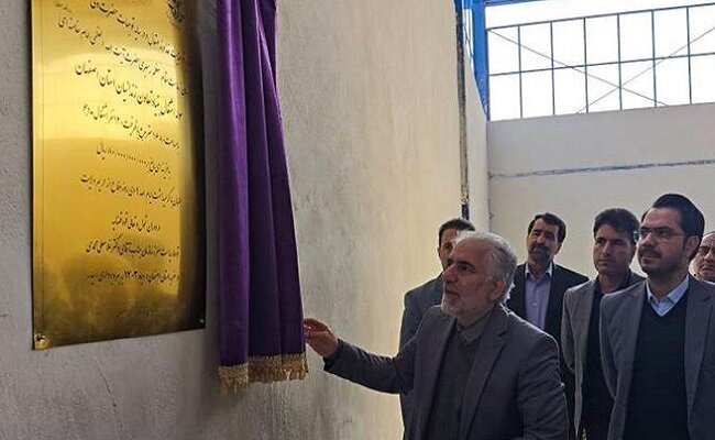 افتتاح دو سوله کارگاهی در «زندان محان» با حضور رئیس سازمان زندانها