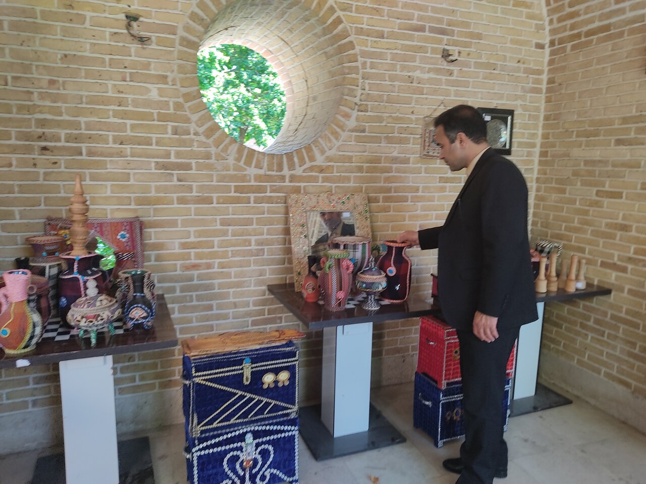 افتتاح نمایشگاه دست ساخته های زندانیان استان کردستان درسنندج