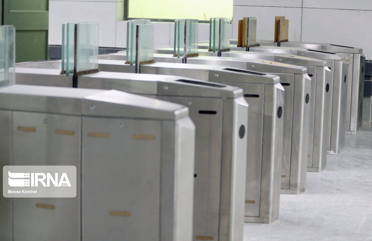 افزایش سرویسدهی خط ۵ مترو برای مسابقه فوتبال استقلال و نفت مسجد سلیمان