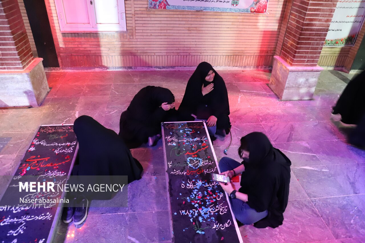 اقامه عزای امام حسین (ع) در جوار یادمان شهدای گمنام
سنندج