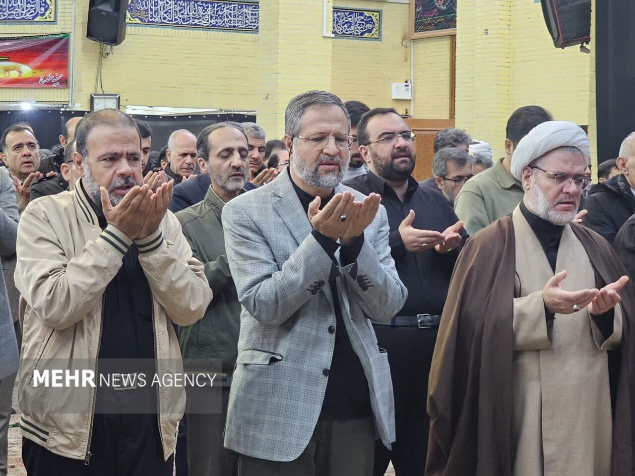 اقامه نماز عید فطر در حسینیه سنندج