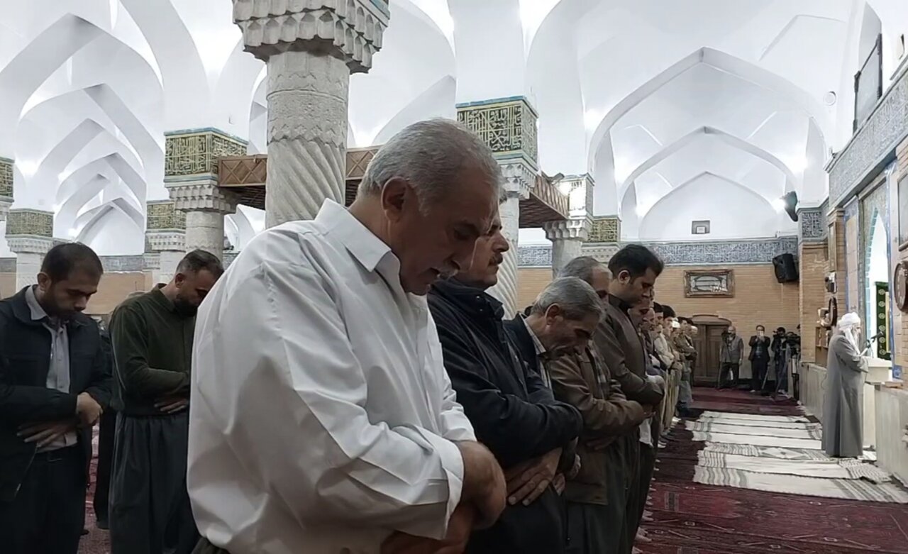 اقامه نماز عید فطر در مسجد جامع سنندج