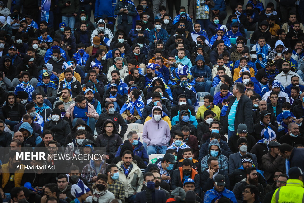 اقدام معنادار هواداران استقلال با تشویق یحیی گل‌محمدی!