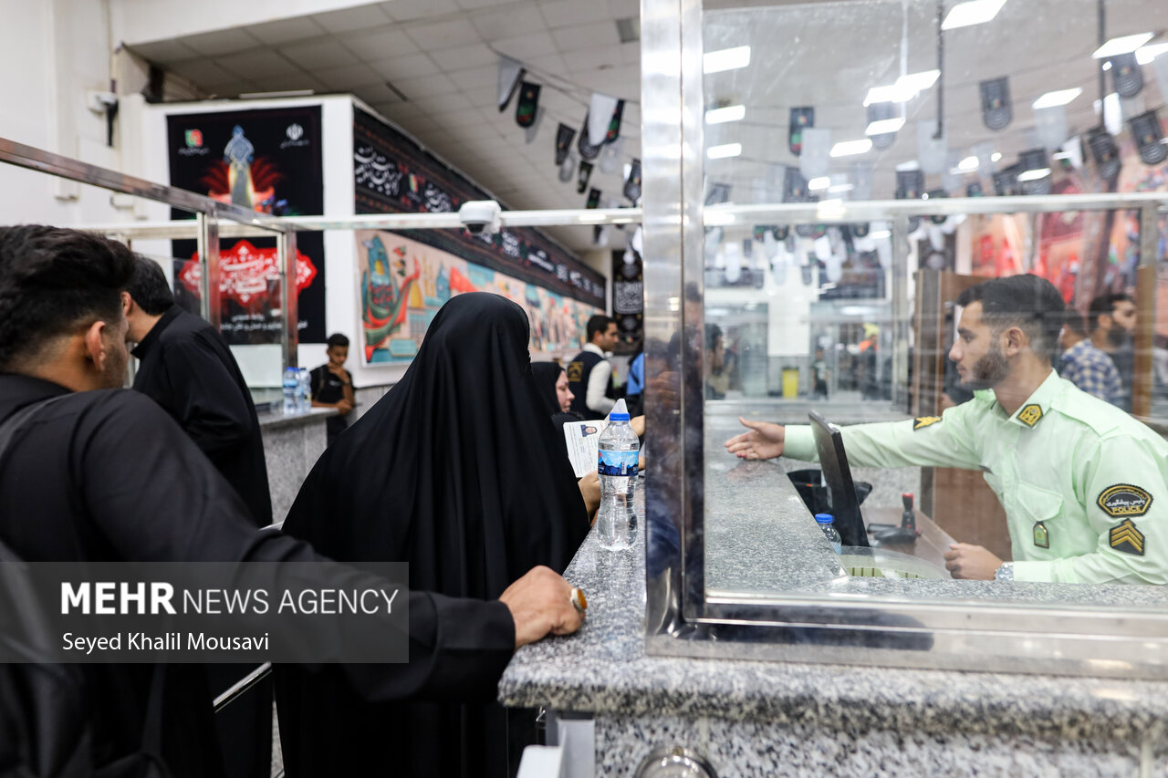 الزام زائران به نوشتن نام و شماره تلفن همراه بر روی وسایل
شخصی