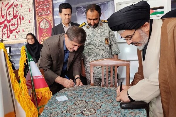 امام جمعه ارومیه از مواکب مستقر در مرز تمرچین بازدید
کرد