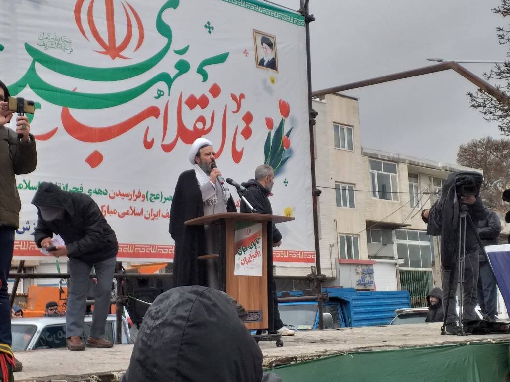 امام جمعه بیجار:حضور مردم در ۲۲ بهمن پاسخ کوبنده به دسیسه‌های دشمن است