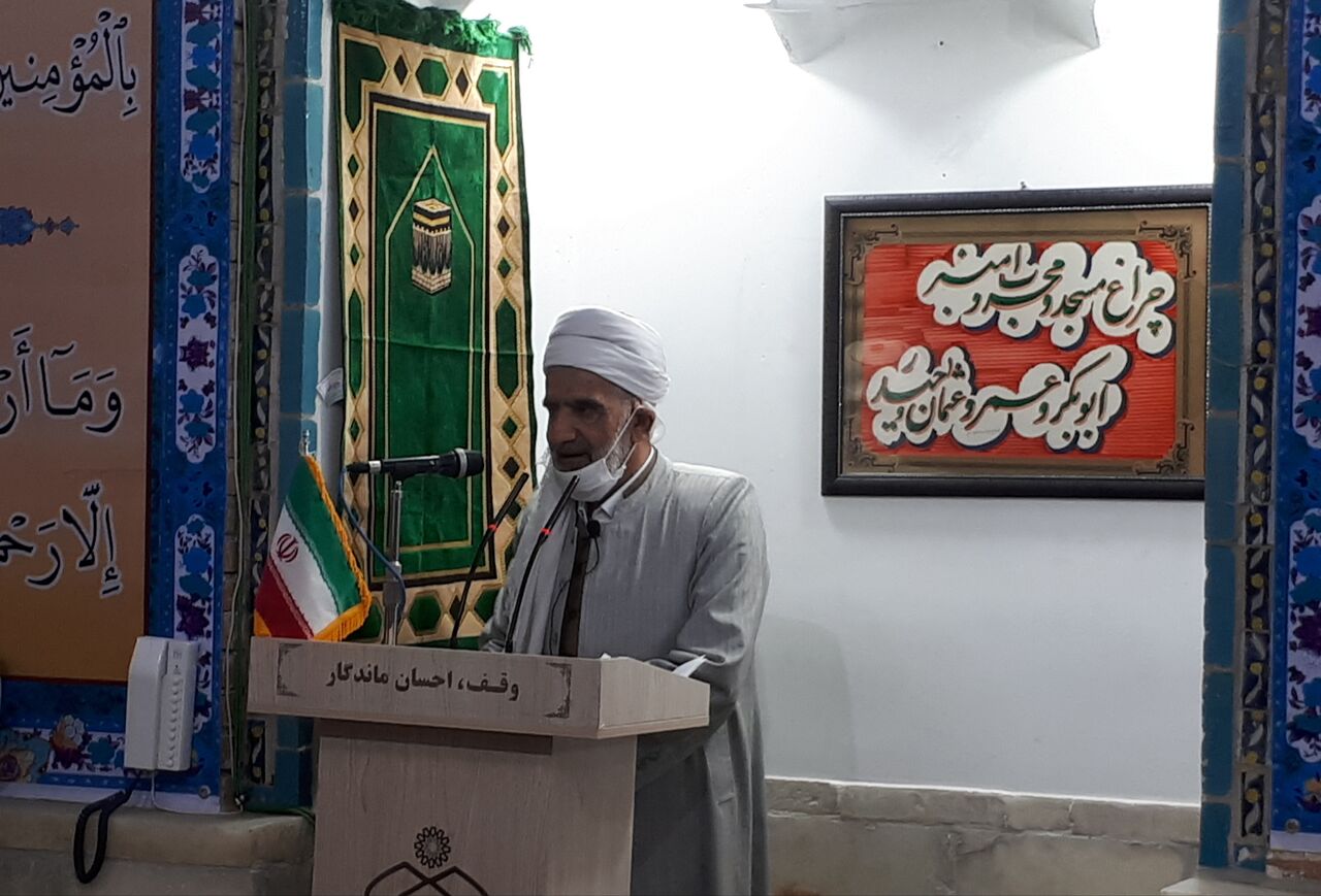 امام جمعه سنندج: شایسته سالاری در سایه خدمت به مردم محقق میشود
