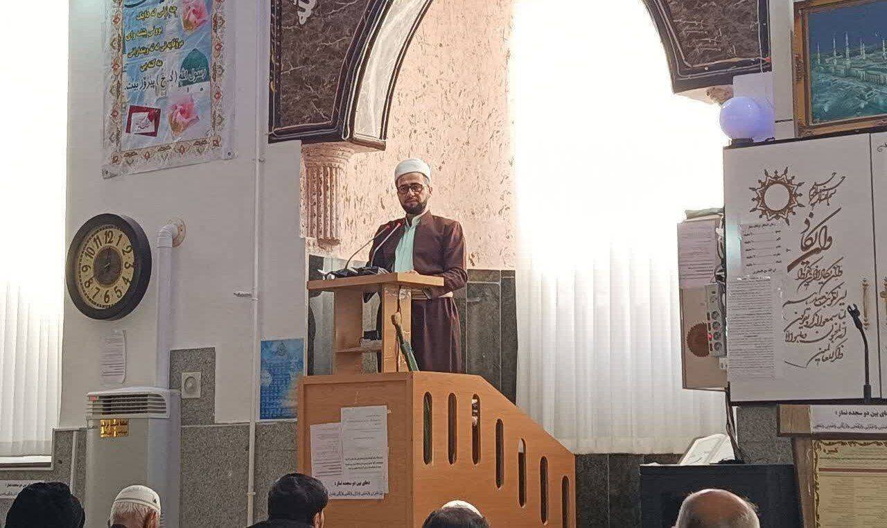 امام جمعه موقت دهگلان: کرامت انسان بدون بندگی خدا تحقق نمی‌یابد