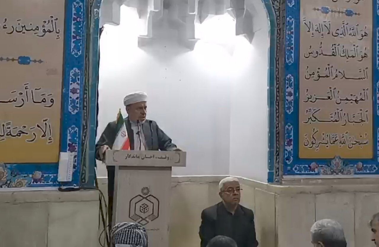 امام جمعه موقت سنندج: ملت ایران با استقامت از شرایط سخت عبور میکند