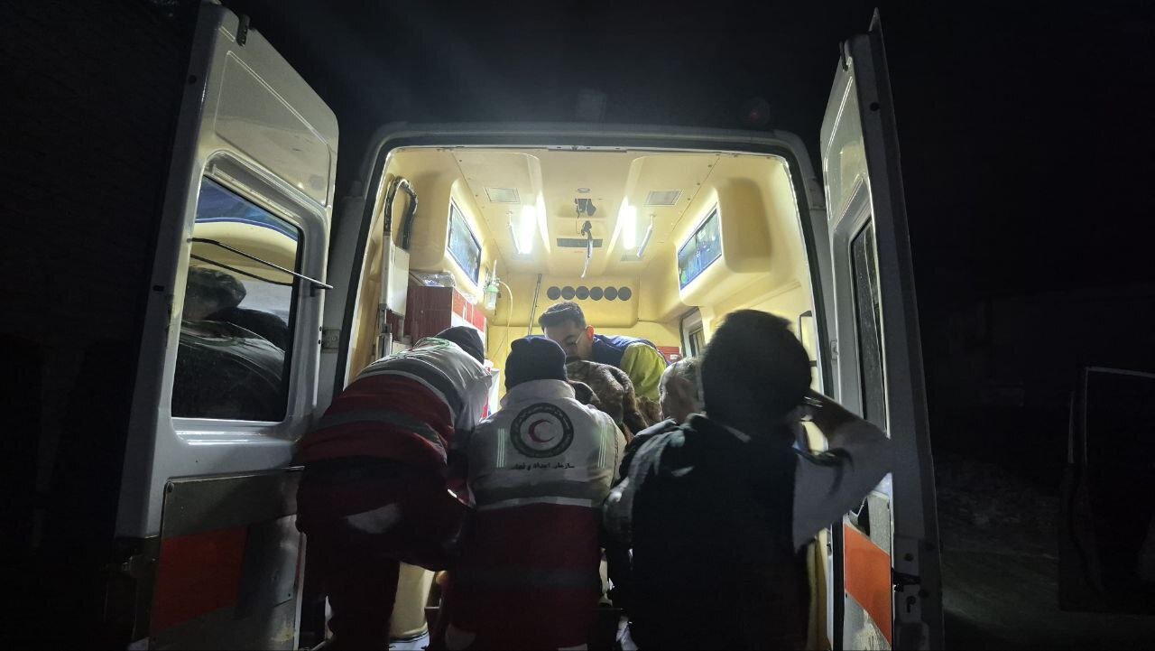 امدادرسانی به ۳ بیمار و مادر باردار و ۲نوزاد در آذربایجان غربی