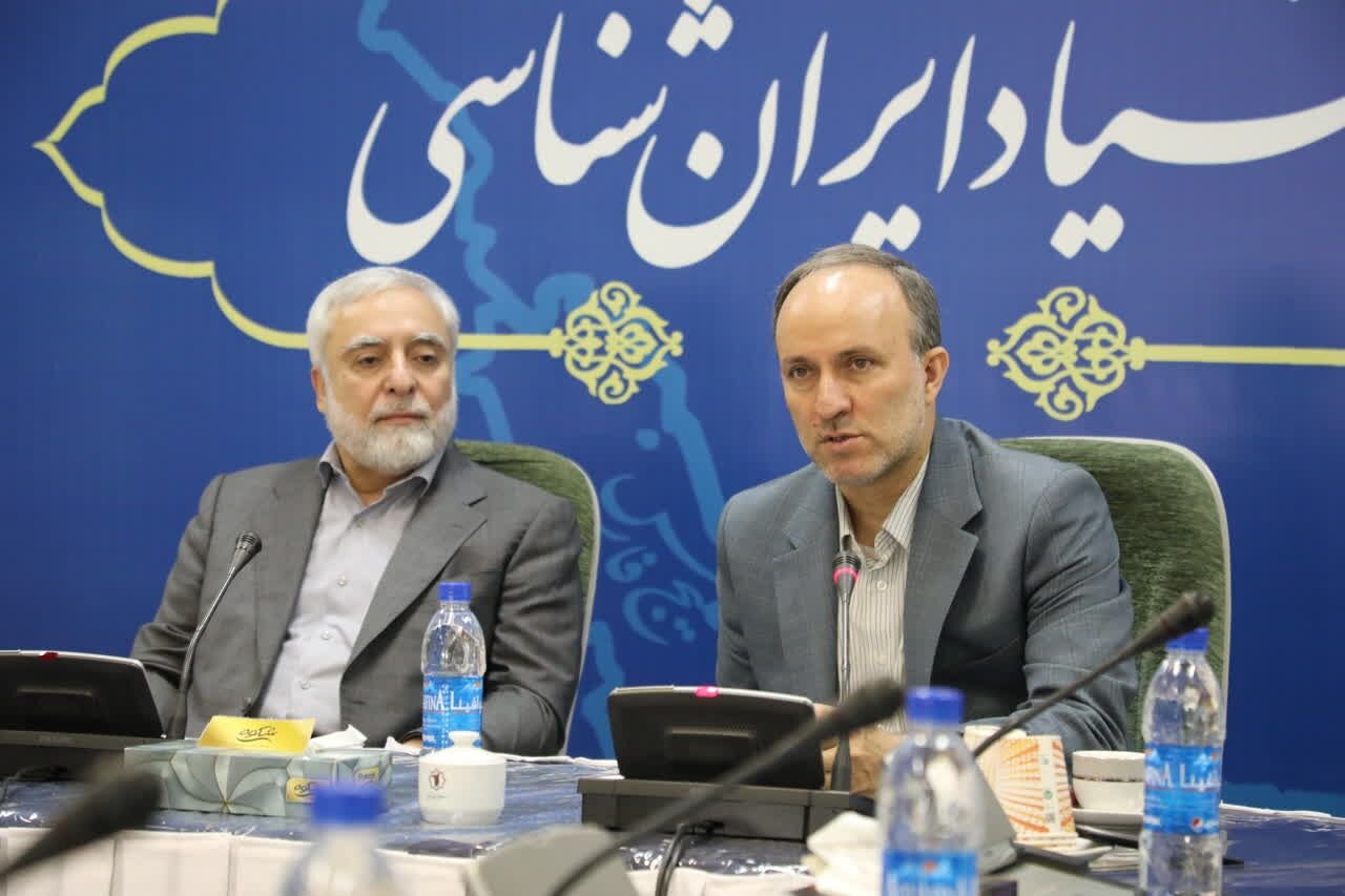 امضای تفاهمنامه بین بنیاد ایران‌شناسی و سازمان اموردانشجویان
