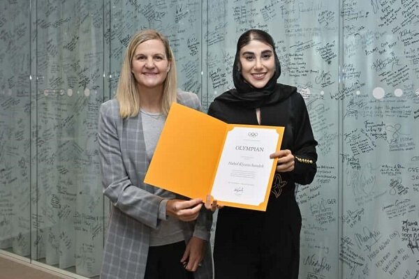 امضای دیوار المپیک توسط ناهید کیانی در لوزان سوئیس