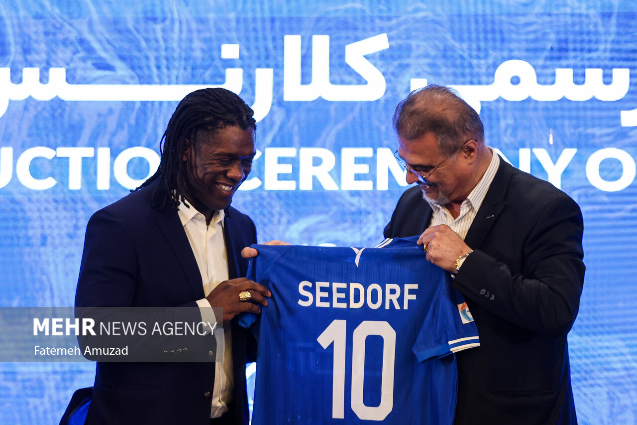 امضای قرارداد رسمی کلارنس سیدورف