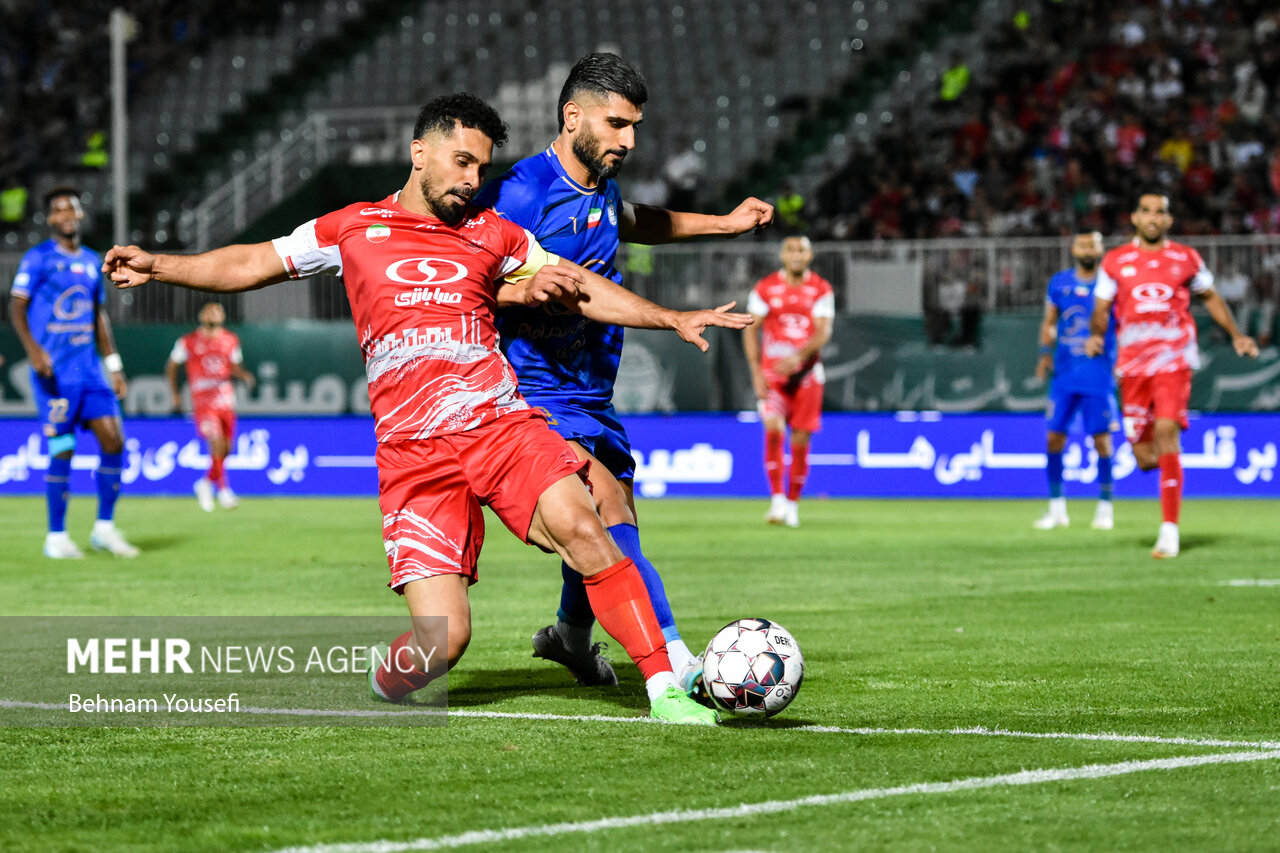 امید عالیشاه غایب بازی با پاختاکور/حرف های درگوشی رفیعی با
گاریدو