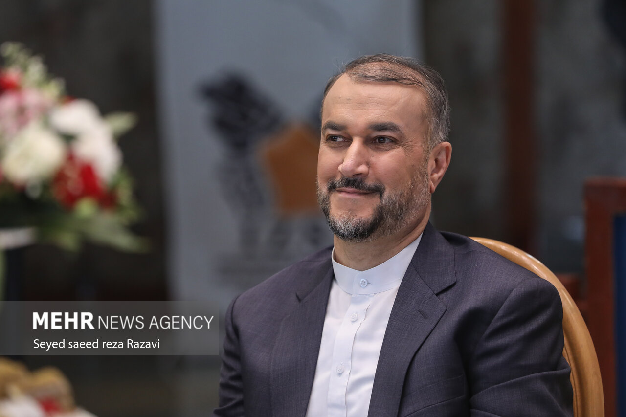 امیرعبداللهیان قهرمانی تیم ملی والیبال جوانان را تبریک گفت