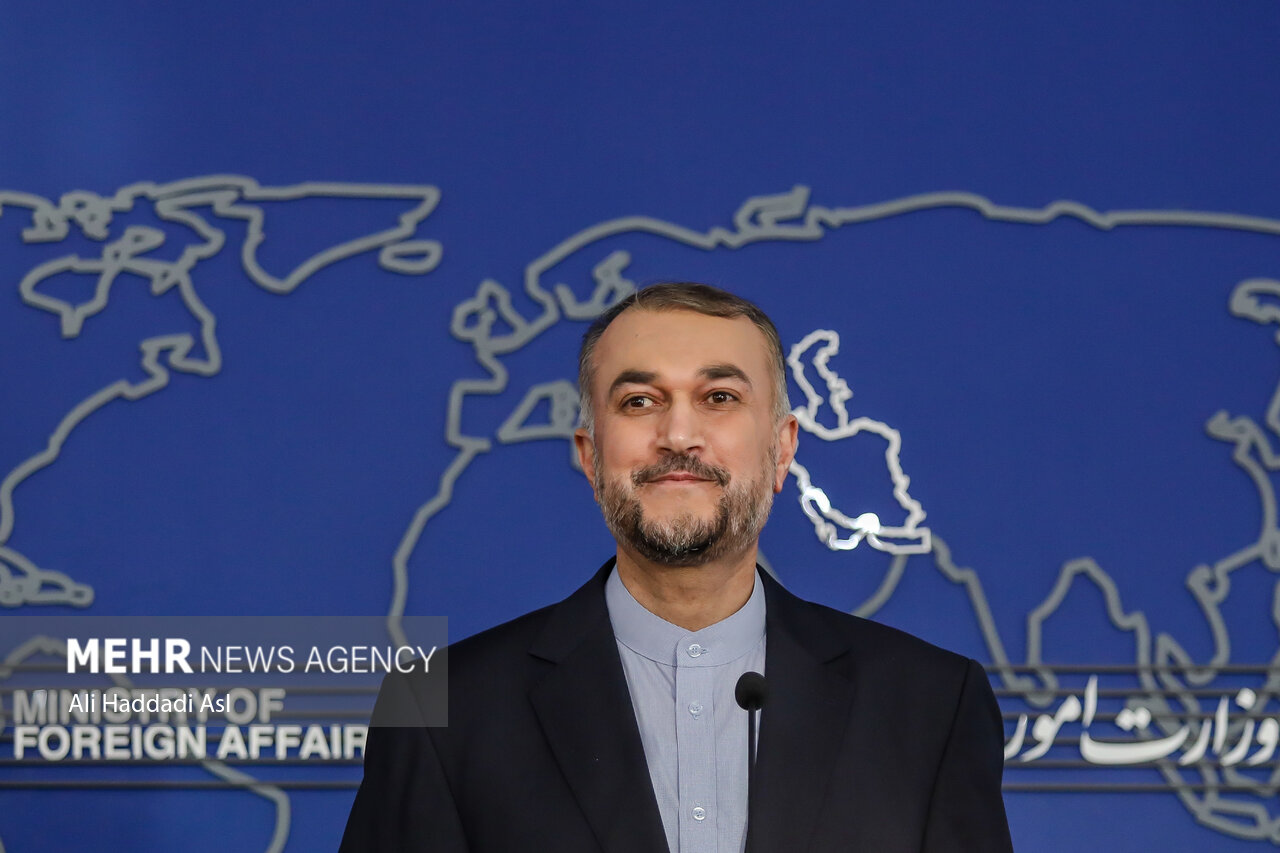 امیرعبداللهیان قهرمانی تیم ملی کشتی فرنگی را تبریک گفت