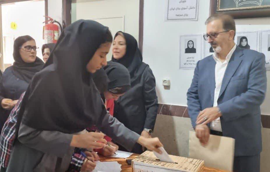 انتخابات شوراهای دانشآموزی در مدارس استثنایی کردستان برگزار شد