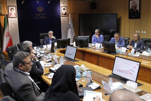 انتظار فرهنگیان بورسی کردن هلدینگ‌های صندوق بود