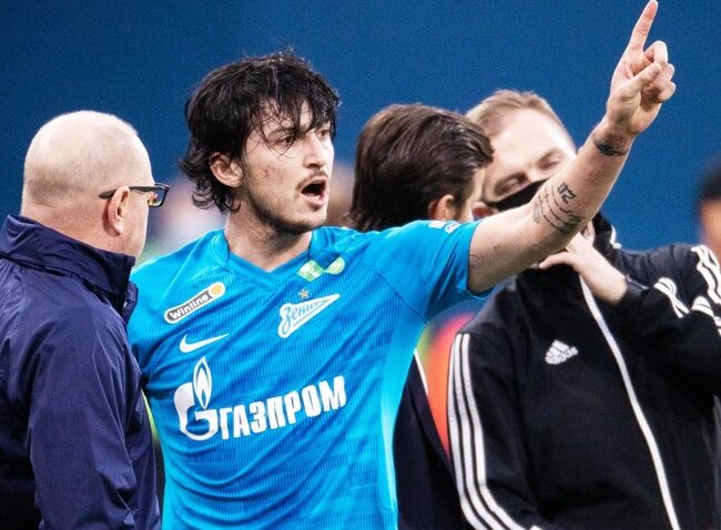 انتقاد از انتخاب سردار آزمون به عنوان بهترین بازیکن سال روسیه